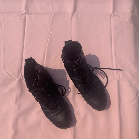 boots - Picture 2 of 3